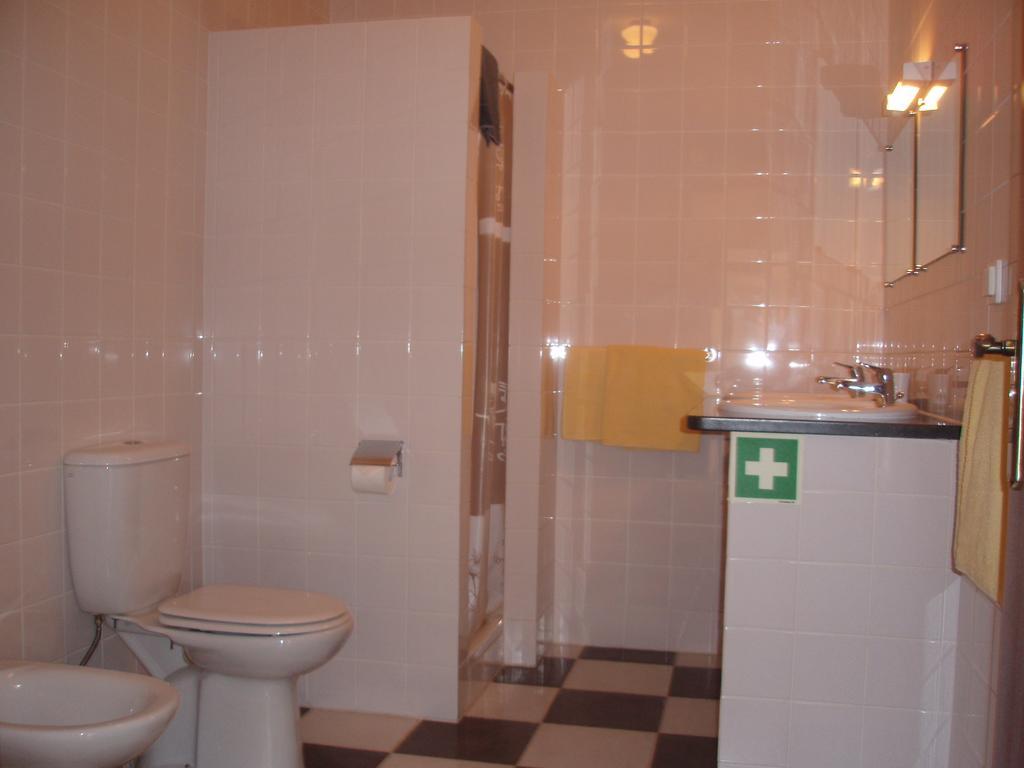 Filhas Do Mar Apartments Salema Room photo